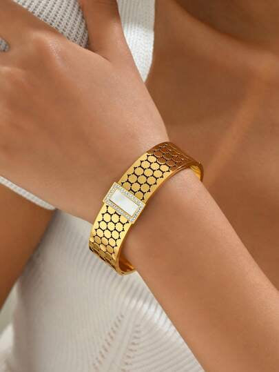 Radiant Loop Bangle – Stylish Bangle & Bracelet for All Occasions